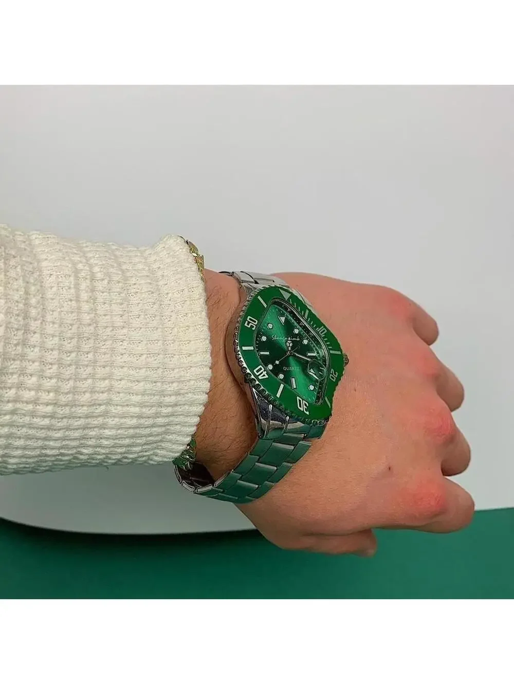 Classy Y2k 2000s vintage style essential minimalist retro stainless steel watch
